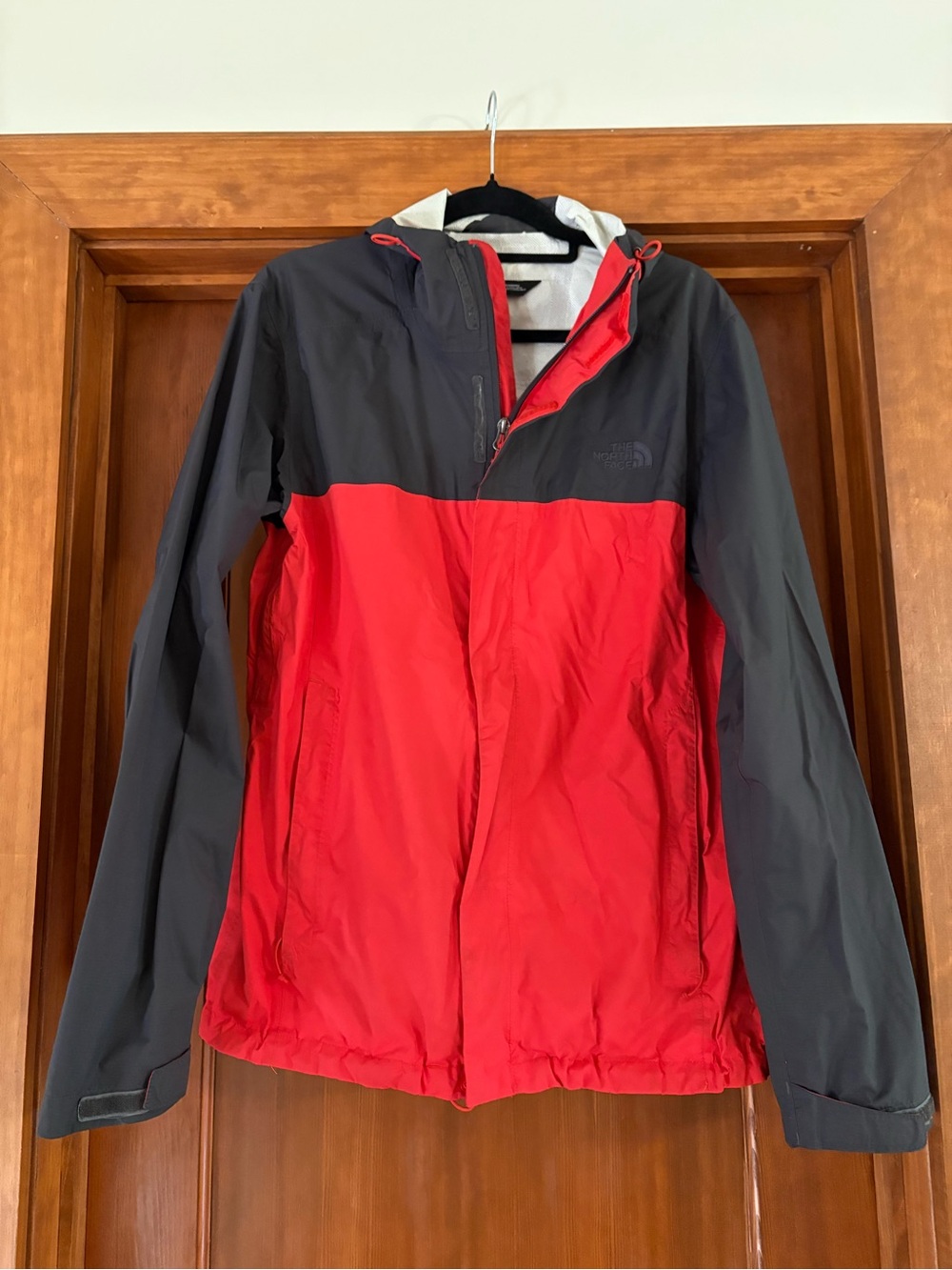 The North Face Men's Venture 2 DryVent Technology Jacket Black & Red Size M